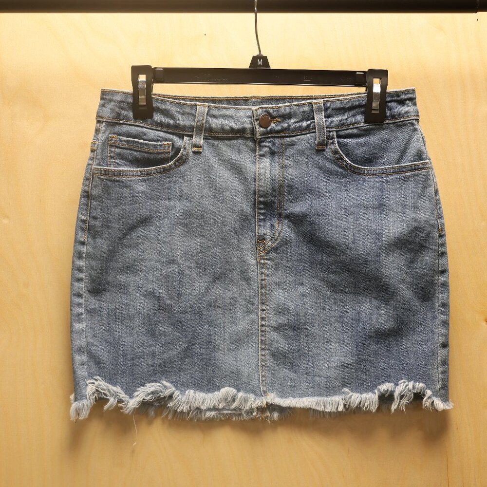 02 Denim Frayed Hem Mini Skirt Size M